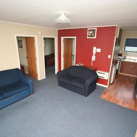 Commodore Motor Lodge Ашбъртън Екстериор снимка