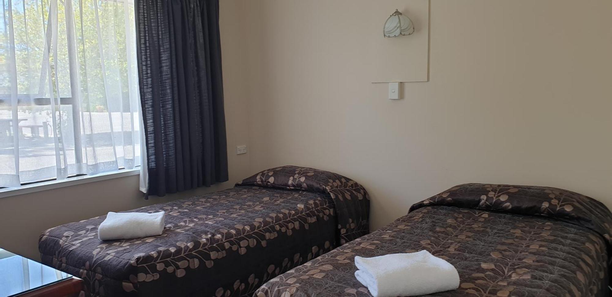 Commodore Motor Lodge Ашбъртън Екстериор снимка