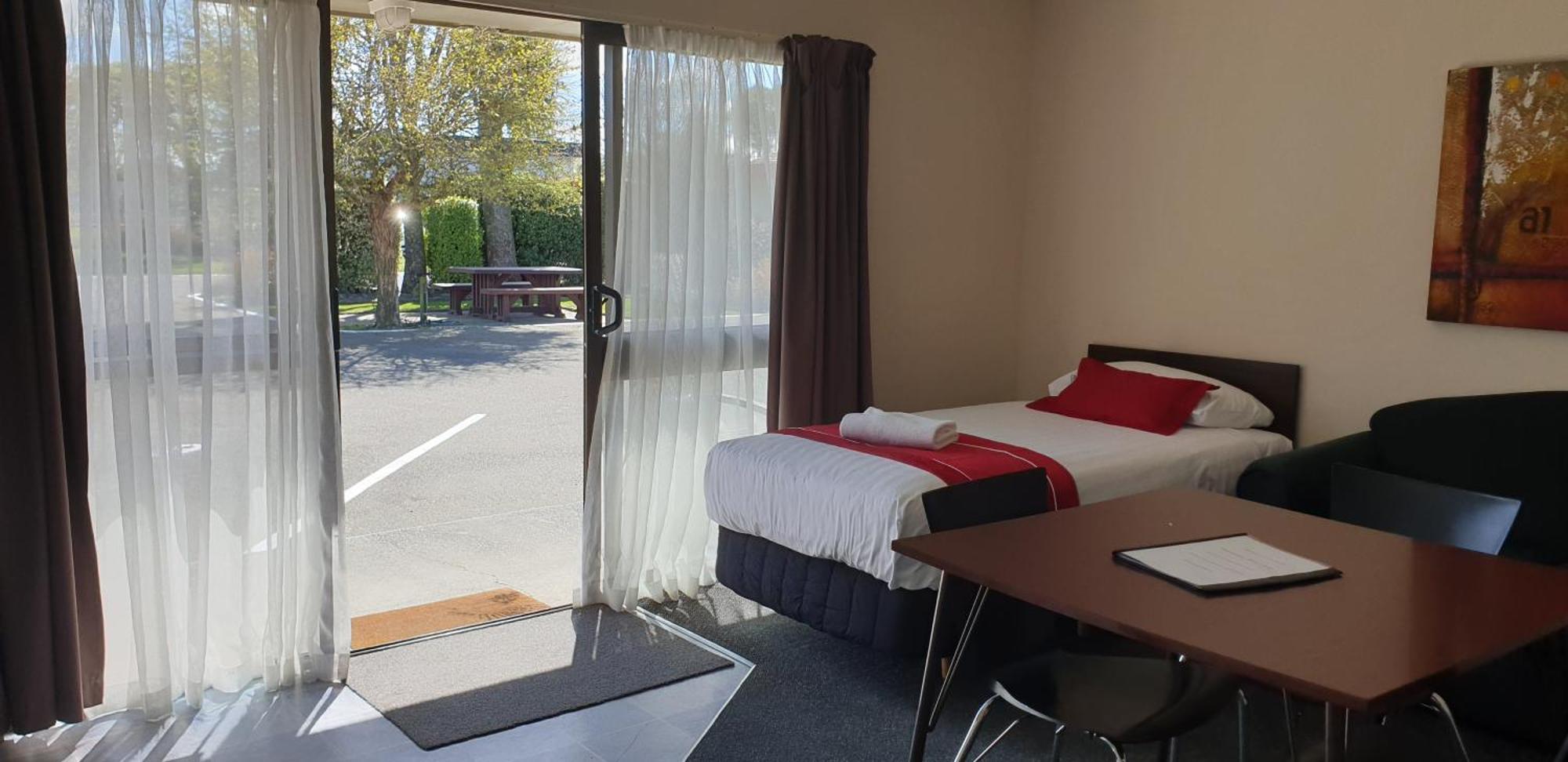 Commodore Motor Lodge Ашбъртън Екстериор снимка