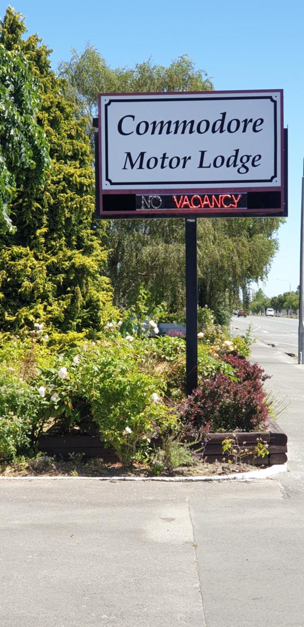 Commodore Motor Lodge Ашбъртън Екстериор снимка